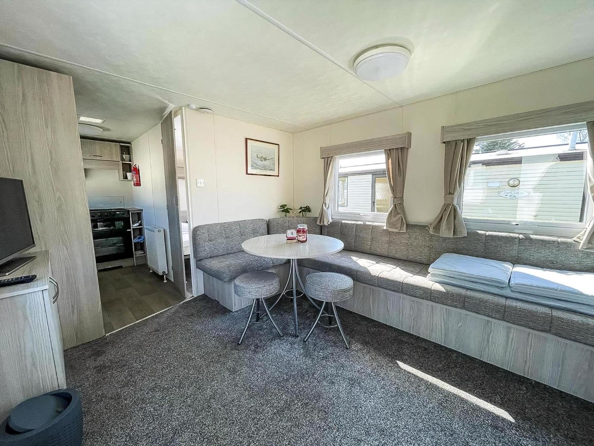 Gorgeous Caravan With Decking In Breydon Water Holiday Park, Ref 10081B Belton with Browston Zewnętrze zdjęcie