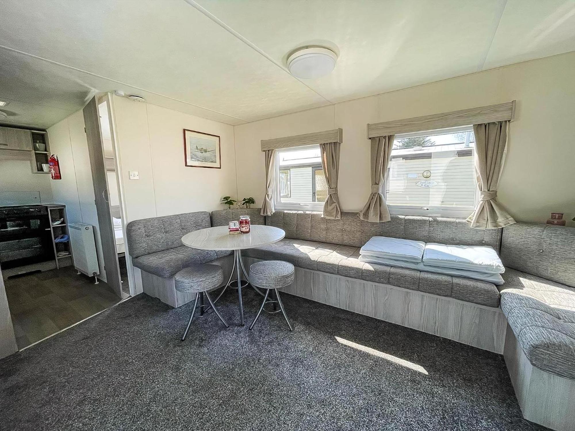 Gorgeous Caravan With Decking In Breydon Water Holiday Park, Ref 10081B Belton with Browston Zewnętrze zdjęcie