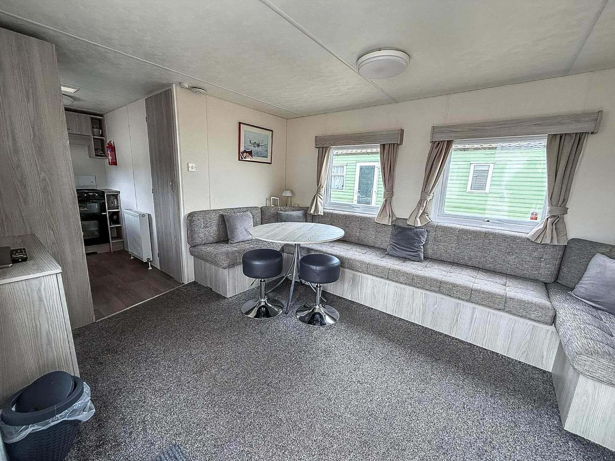 Gorgeous Caravan With Decking In Breydon Water Holiday Park, Ref 10081B Belton with Browston Zewnętrze zdjęcie