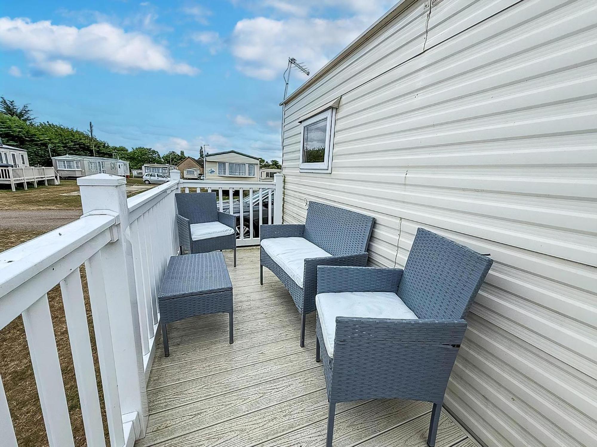 Gorgeous Caravan With Decking In Breydon Water Holiday Park, Ref 10081B Belton with Browston Zewnętrze zdjęcie