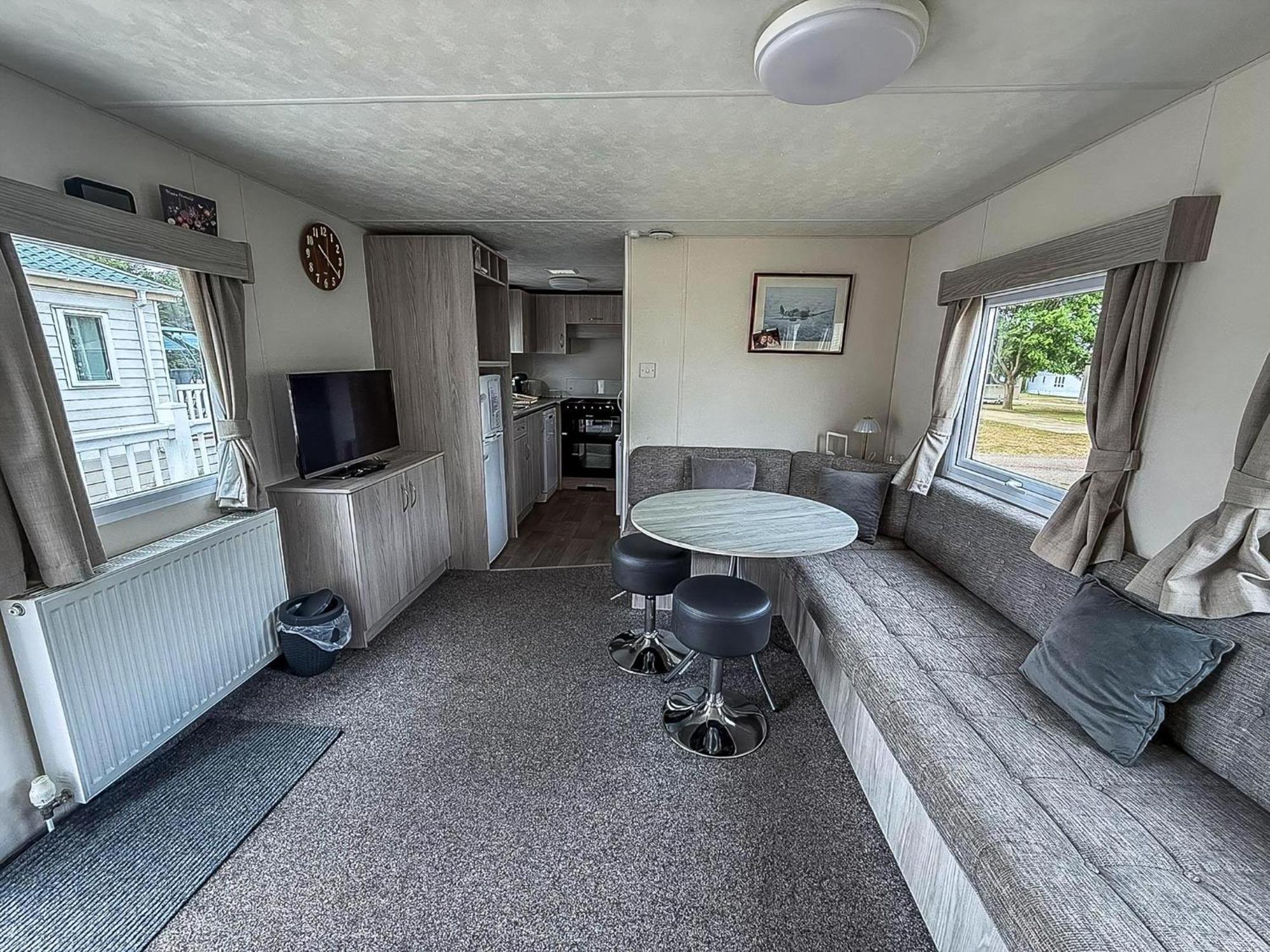Gorgeous Caravan With Decking In Breydon Water Holiday Park, Ref 10081B Belton with Browston Zewnętrze zdjęcie